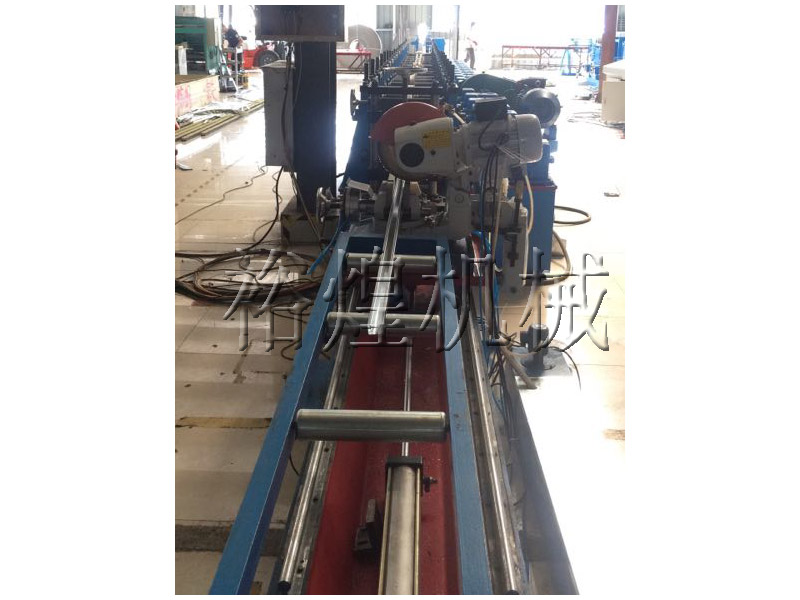 高速護欄板設備