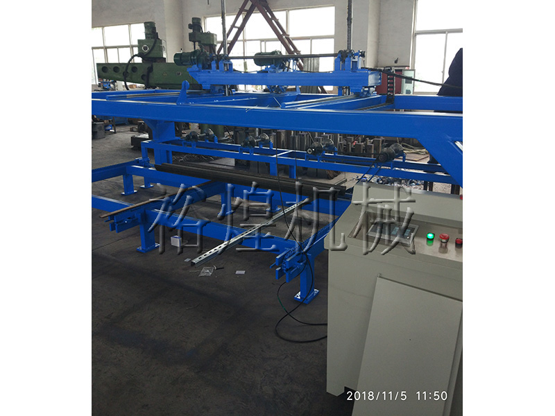 護欄板碼垛機生產(chǎn)廠家 護欄板碼垛機生產(chǎn)廠家